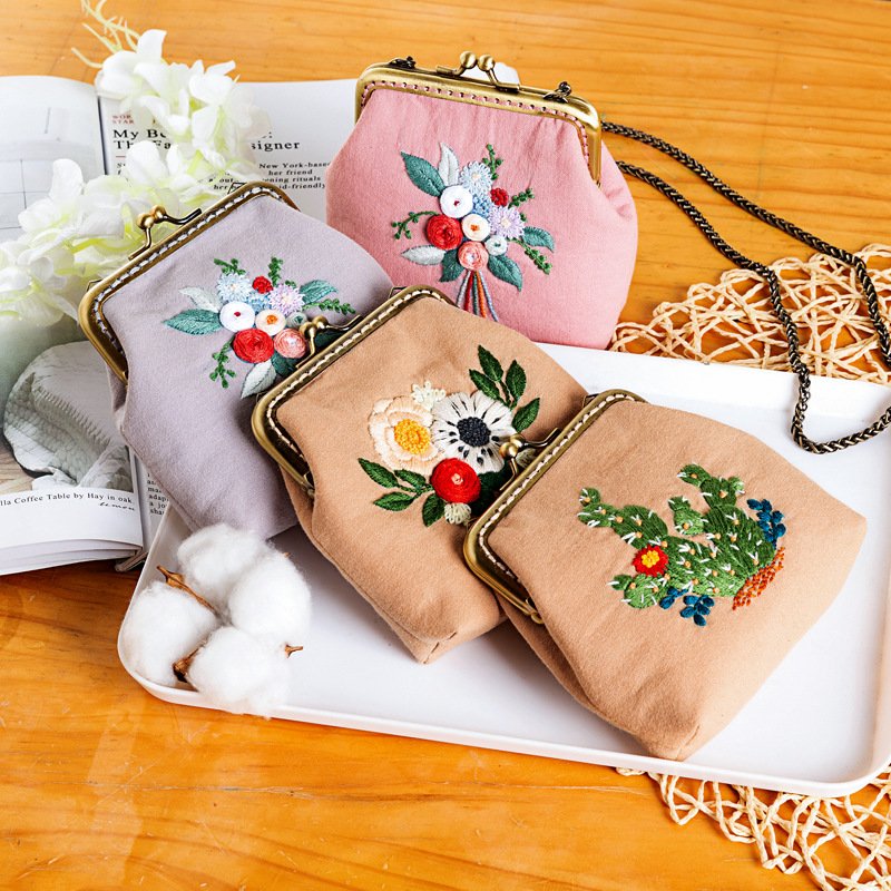 Soft Pink Linen 3D Rose Floral Embroidery Kiss Lock Bag, Vintage Chain Crossbody Mini Purse, Handmade DIY Embroidery Fabric Clutch Kit - Image 2