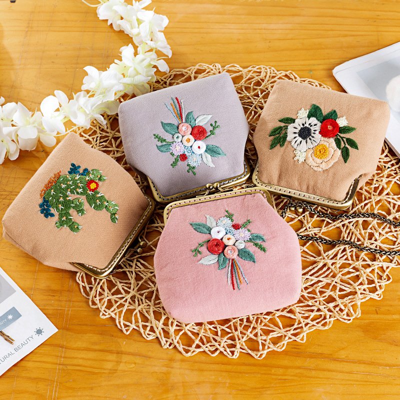 Soft Pink Linen 3D Rose Floral Embroidery Kiss Lock Bag, Vintage Chain Crossbody Mini Purse, Handmade DIY Embroidery Fabric Clutch Kit - Image 3