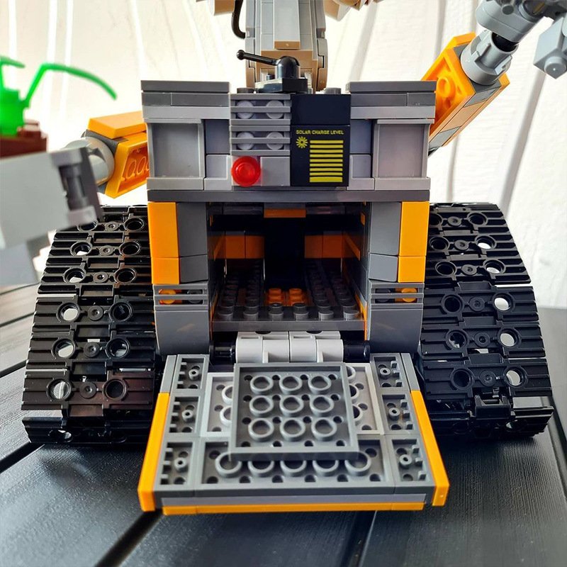 Iconic Movie Robot Building Set – Collector's Edition - Image 5